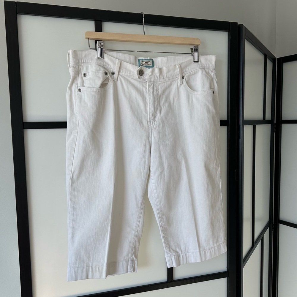 [14] Levi’s 515 Women’s Cute White Denim Jean Capri Perfect for Spring & Summer
